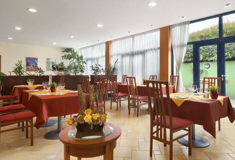 Ramada Airport Hotel Prague
