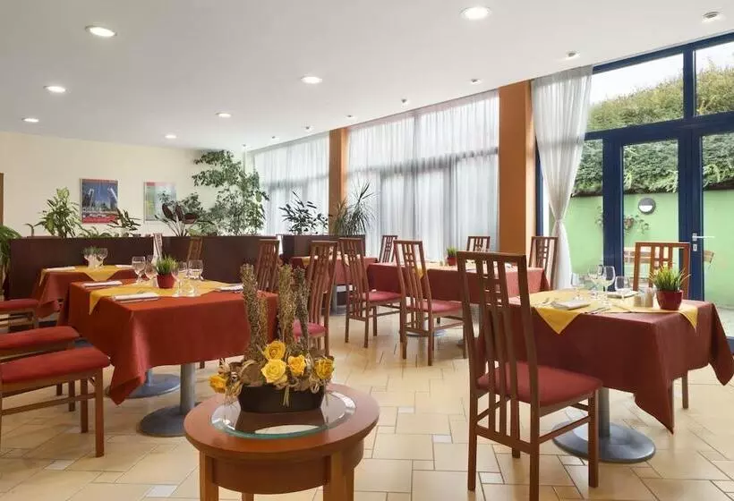 Ramada Airport Hotel Prague