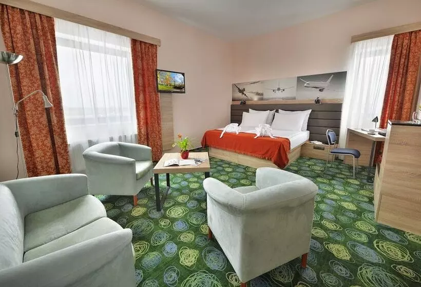 Ramada Airport Hotel Prague