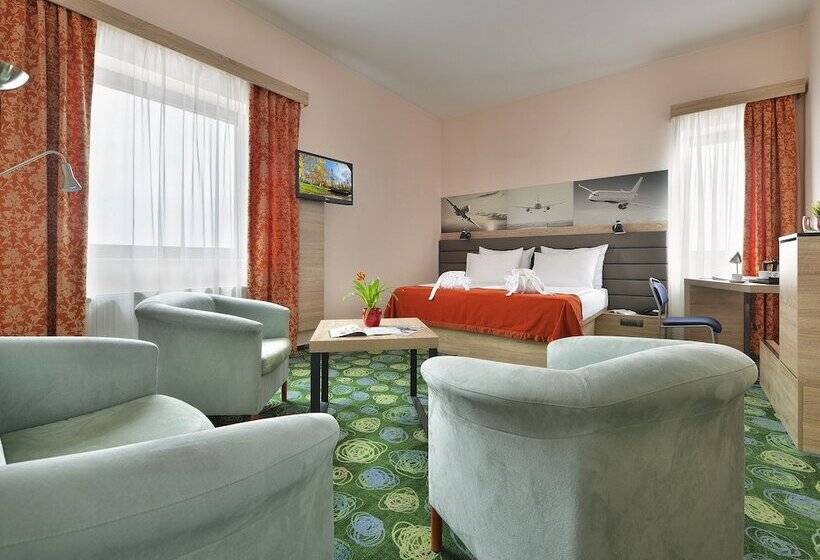 Ramada Airport Hotel Prague