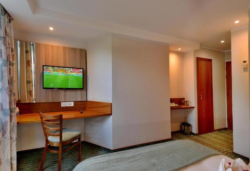 Отель Town Lodge Waterfall, Midrand