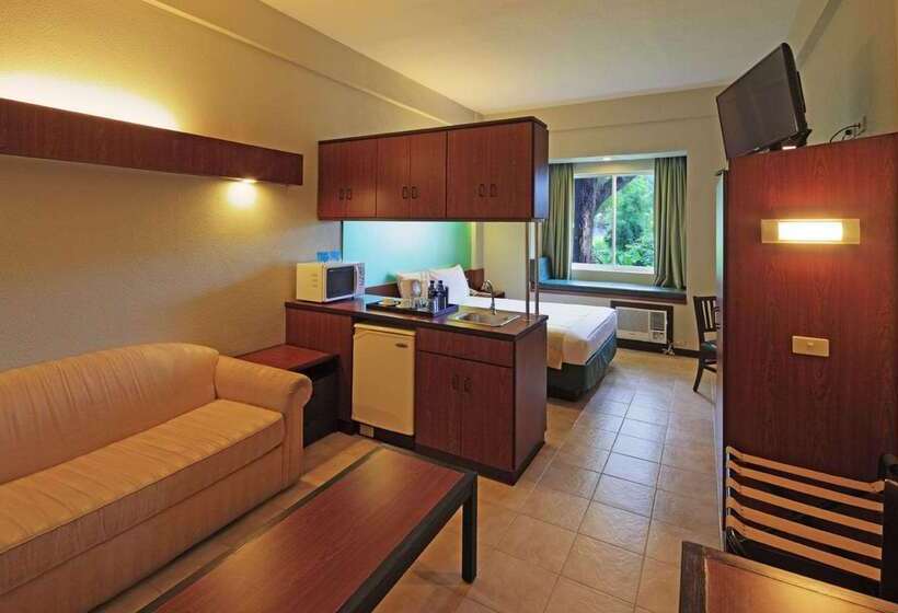 Microtel By Wyndham Tarlac