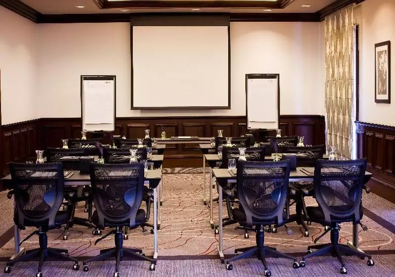 Mövenpick Hotel & Apartments Bur Dubai