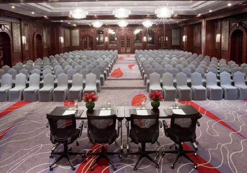 Mövenpick Hotel & Apartments Bur Dubai