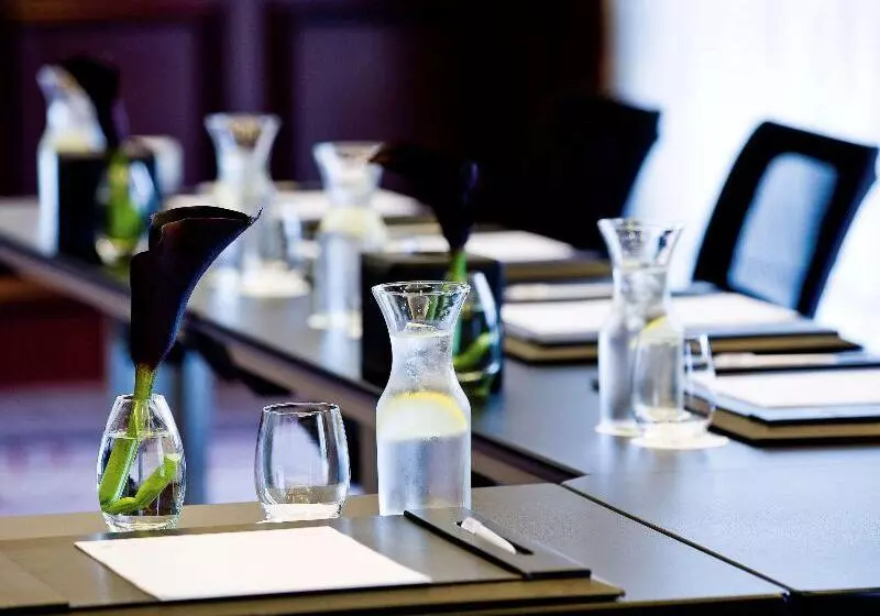 Mövenpick Hotel & Apartments Bur Dubai