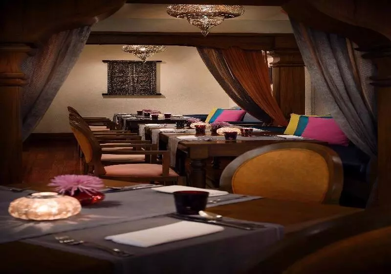 Mövenpick Hotel & Apartments Bur Dubai