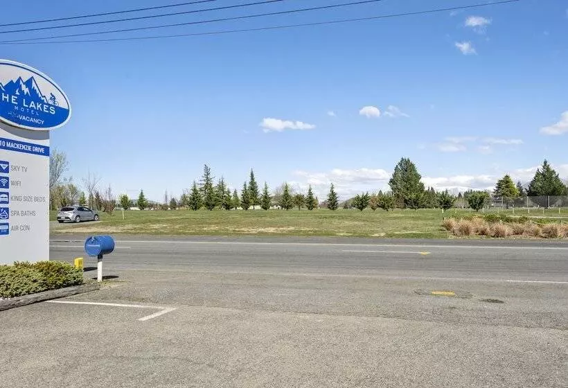 The Lakes Motel