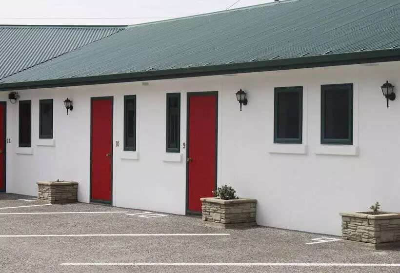 The Lakes Motel