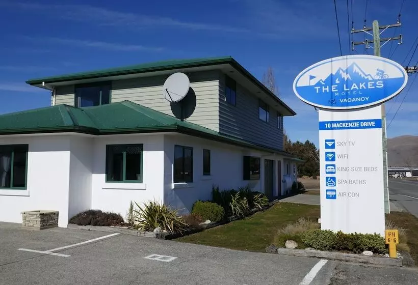 The Lakes Motel