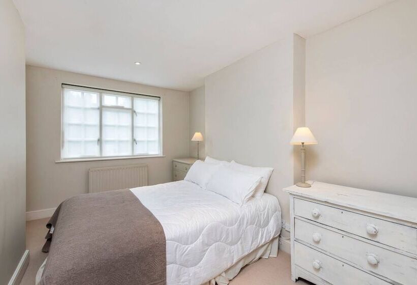 Delightful 2 Bed Home, Fulham