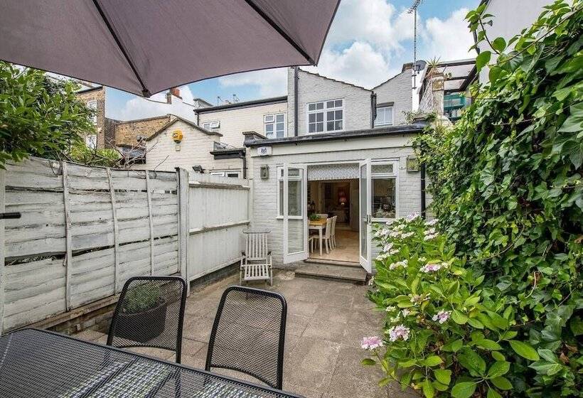 Delightful 2 Bed Home, Fulham