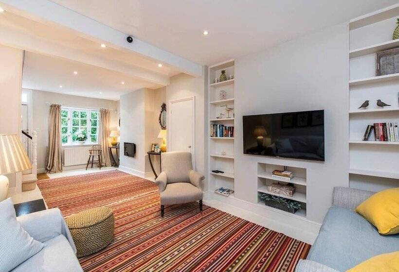 Delightful 2 Bed Home, Fulham