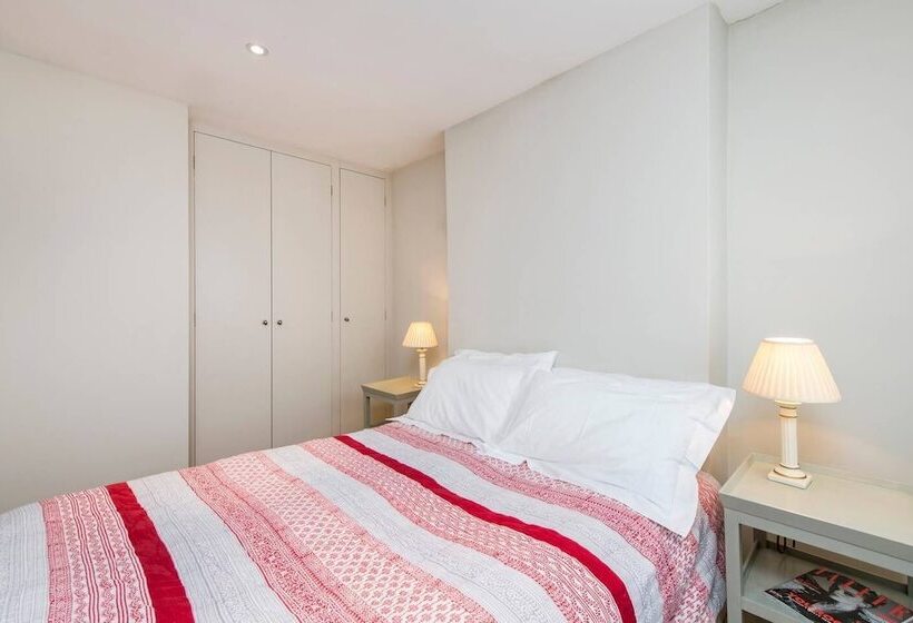 Delightful 2 Bed Home, Fulham