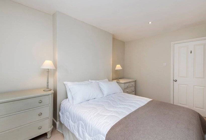 Delightful 2 Bed Home, Fulham