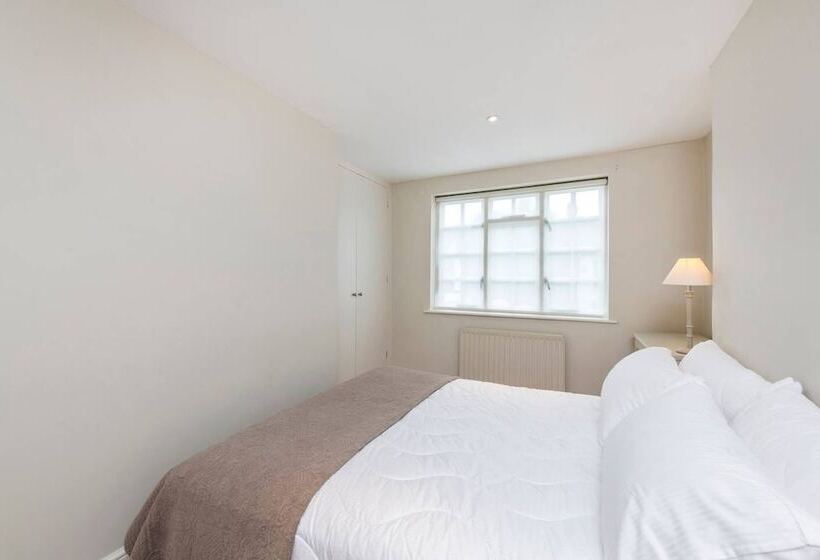 Delightful 2 Bed Home, Fulham