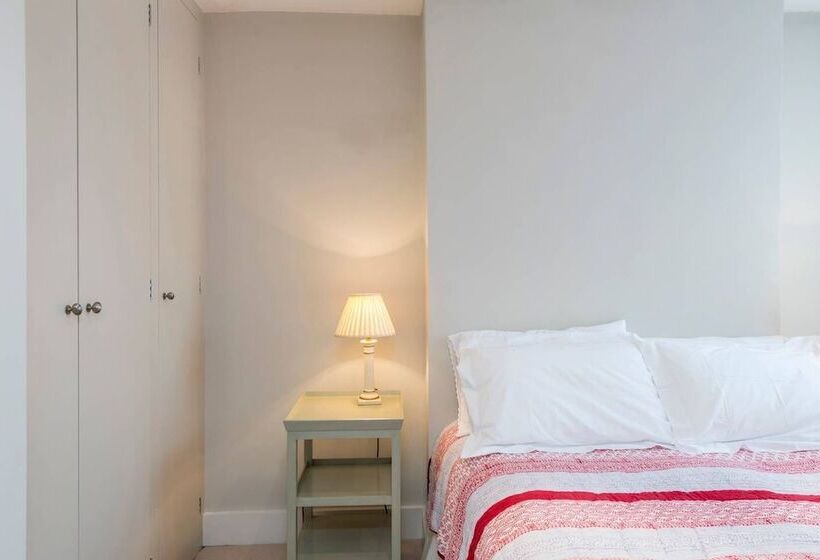Delightful 2 Bed Home, Fulham