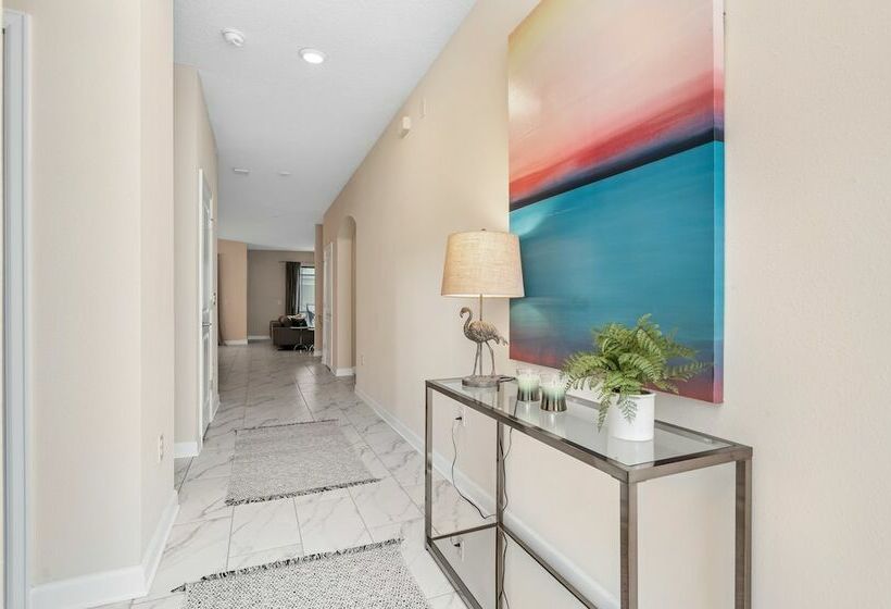 Edgy, Modern 6 Bed 5 Bath