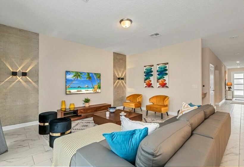 Edgy, Modern 6 Bed 5 Bath