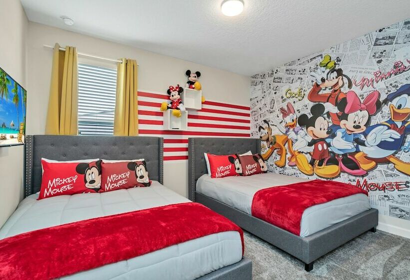 Edgy, Modern 6 Bed 5 Bath