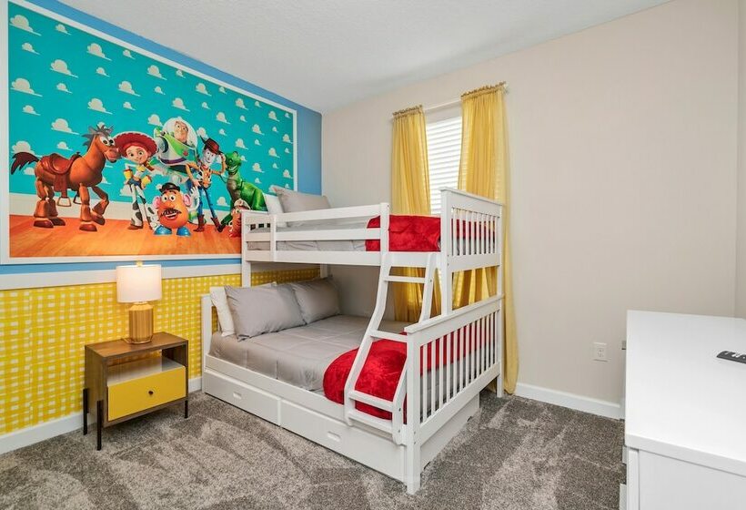 Edgy, Modern 6 Bed 5 Bath