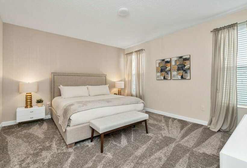 Edgy, Modern 6 Bed 5 Bath