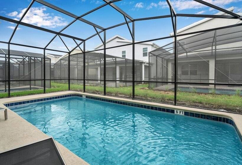 Edgy, Modern 6 Bed 5 Bath