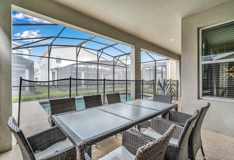 Edgy, Modern 6 Bed 5 Bath