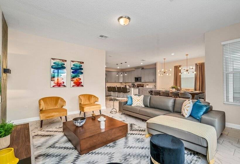 Edgy, Modern 6 Bed 5 Bath