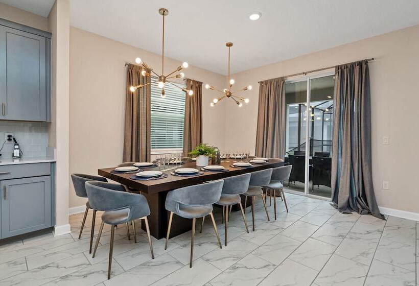 Edgy, Modern 6 Bed 5 Bath