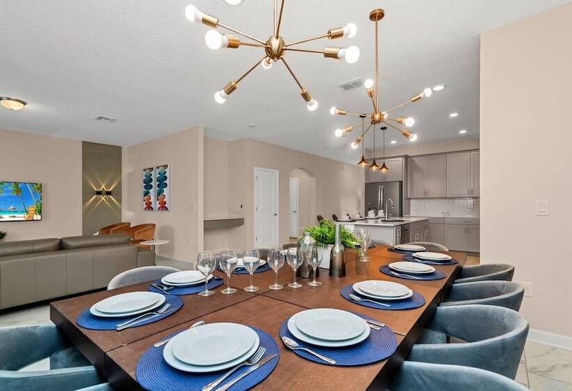 Edgy, Modern 6 Bed 5 Bath