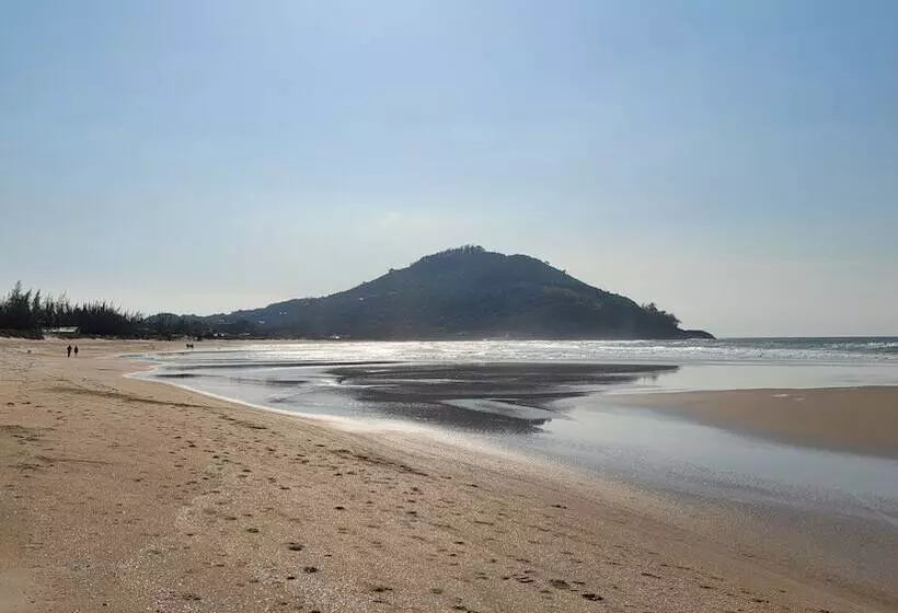 ホテル La Ferrugem Suites   100 Mts Da Praia