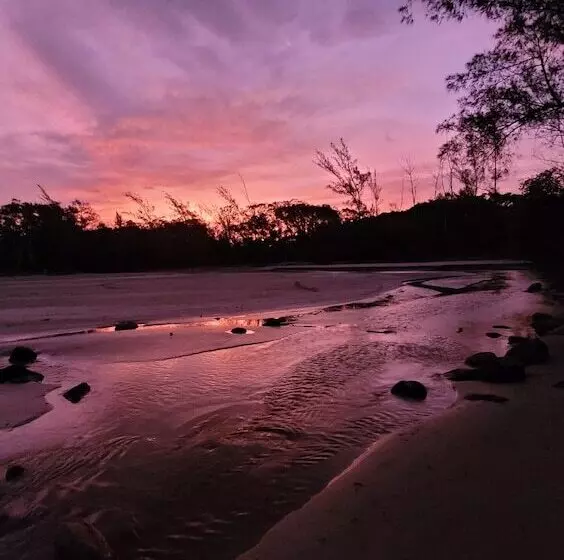 ホテル La Ferrugem Suites   100 Mts Da Praia