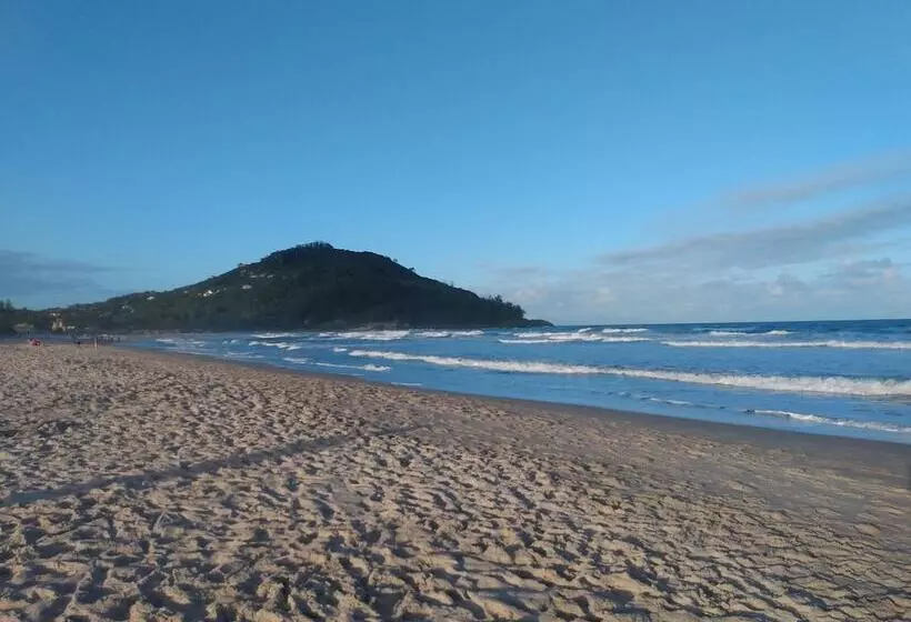 ホテル La Ferrugem Suites   100 Mts Da Praia