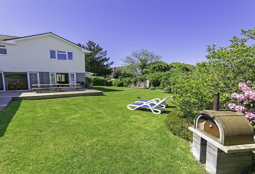 Ladywell Croyde 6 Bedrooms, Sleeps 12, Hot Tub