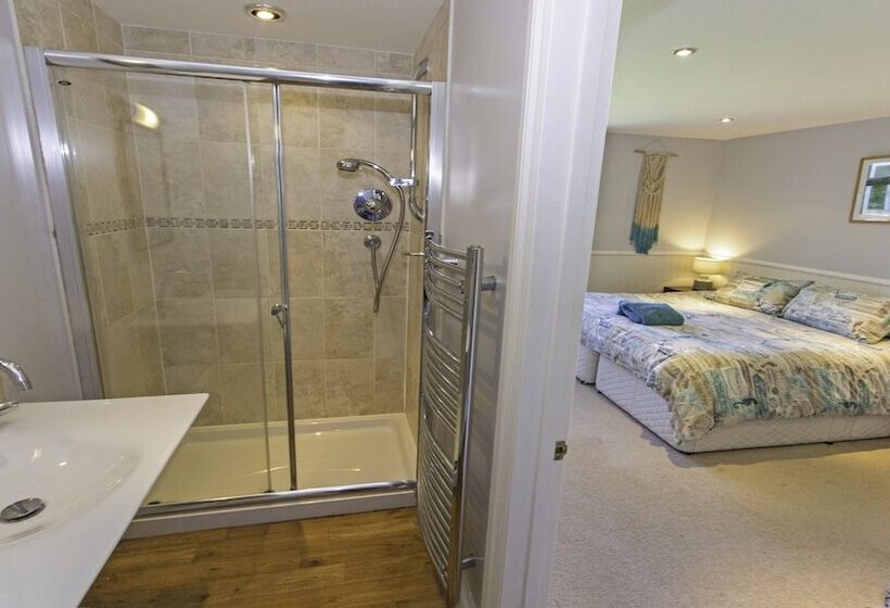 Ladywell Croyde 6 Bedrooms, Sleeps 12, Hot Tub