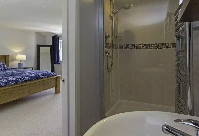 Ladywell Croyde 6 Bedrooms, Sleeps 12, Hot Tub