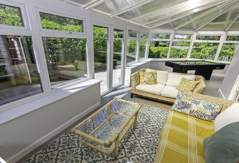 Ladywell Croyde 6 Bedrooms, Sleeps 12, Hot Tub