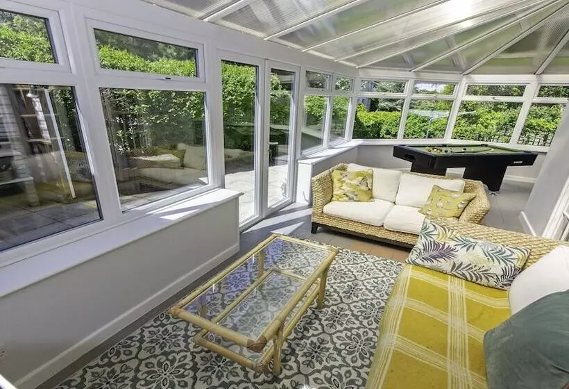 Ladywell Croyde 6 Bedrooms, Sleeps 12, Hot Tub