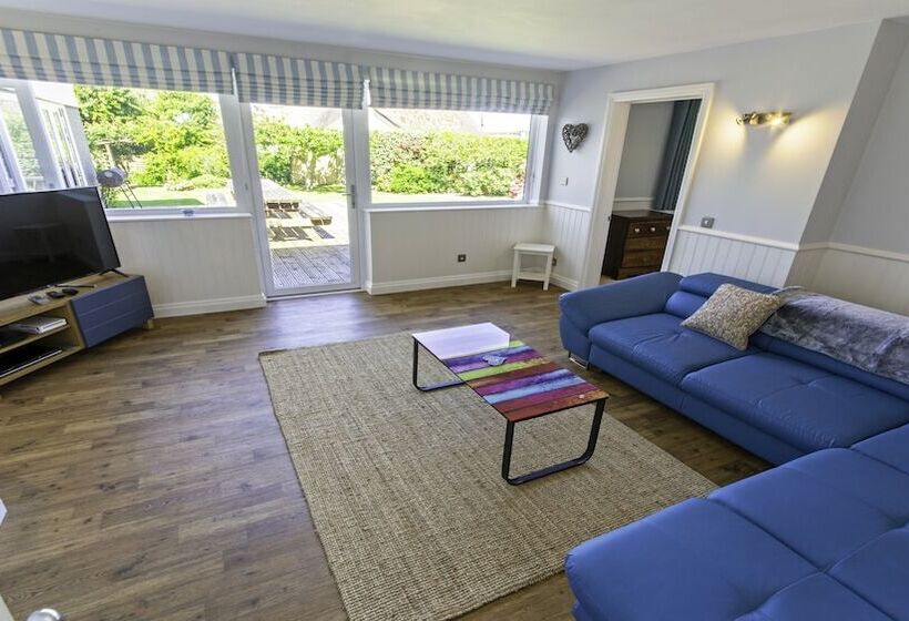 Ladywell Croyde 6 Bedrooms, Sleeps 12, Hot Tub