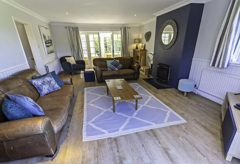 Ladywell Croyde 6 Bedrooms, Sleeps 12, Hot Tub