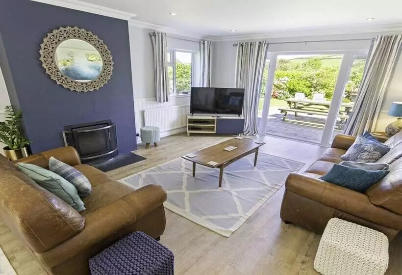 Ladywell Croyde 6 Bedrooms, Sleeps 12, Hot Tub