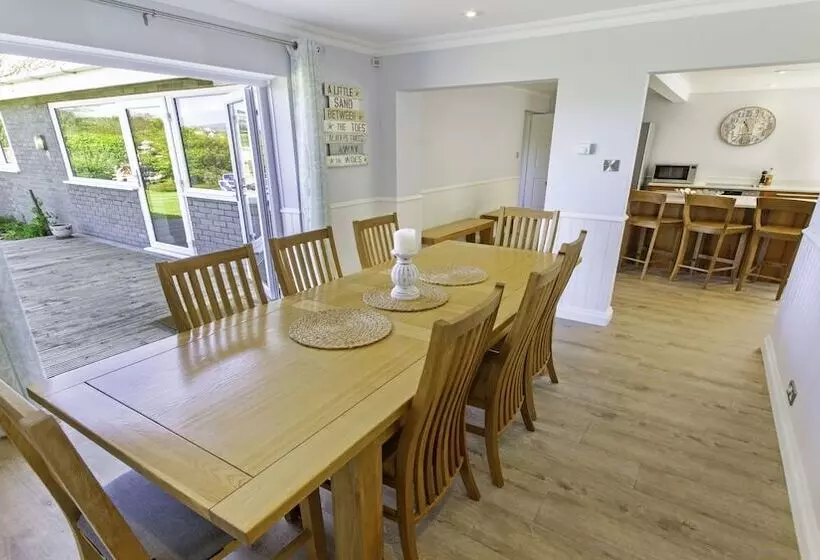 Ladywell Croyde 6 Bedrooms, Sleeps 12, Hot Tub