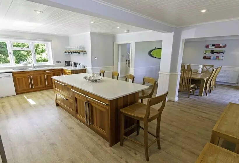 Ladywell Croyde 6 Bedrooms, Sleeps 12, Hot Tub