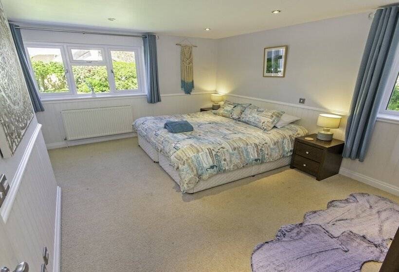 Ladywell Croyde 6 Bedrooms, Sleeps 12, Hot Tub