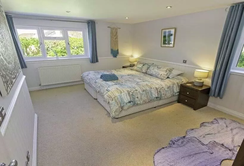 Ladywell Croyde 6 Bedrooms, Sleeps 12, Hot Tub