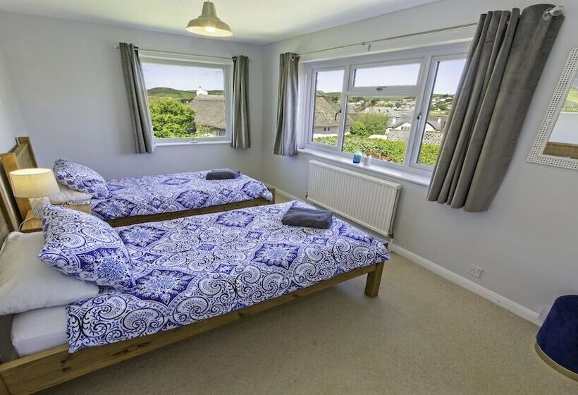 Ladywell Croyde 6 Bedrooms, Sleeps 12, Hot Tub