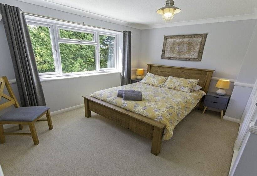 Ladywell Croyde 6 Bedrooms, Sleeps 12, Hot Tub