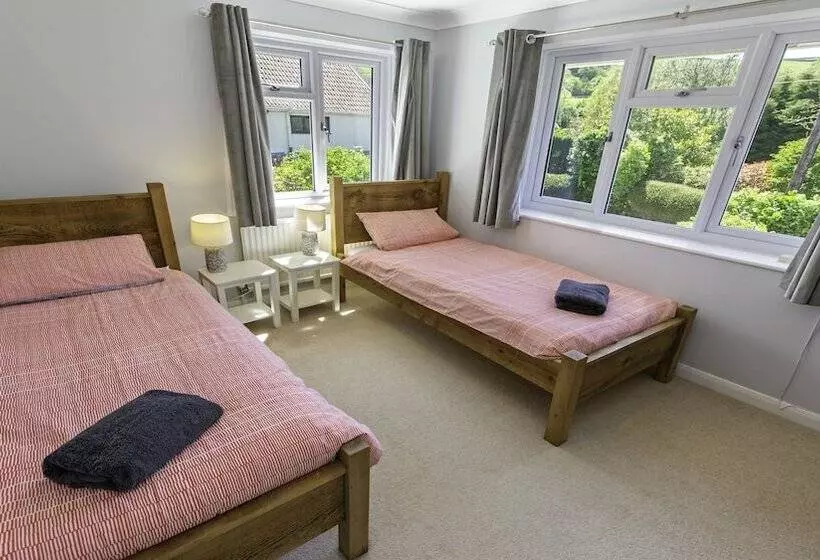 Ladywell Croyde 6 Bedrooms, Sleeps 12, Hot Tub