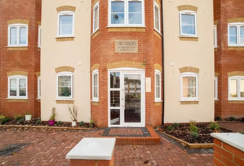 Majatalo Aldershot Saz Living