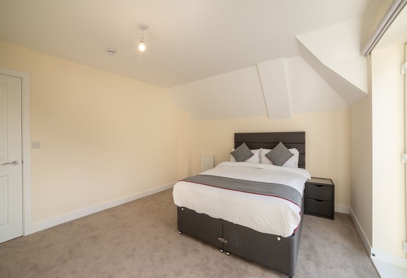 Пансион Aldershot Saz Living